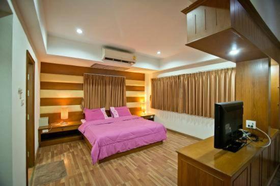 Jolly Guesthouse & Restaurant Pattaya Exterior photo